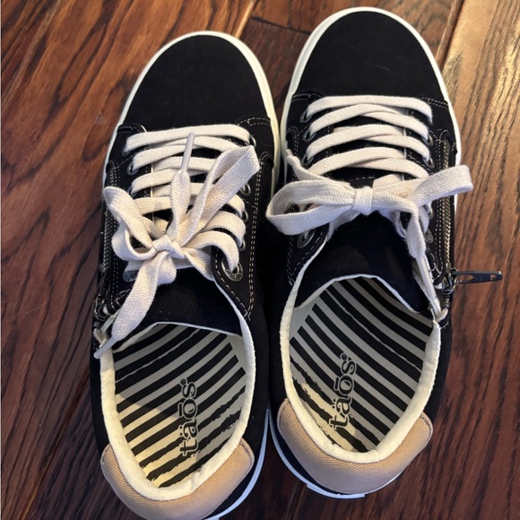 Taos Z Soul Black/Tan distressed sneakers - Picture 2 of 5